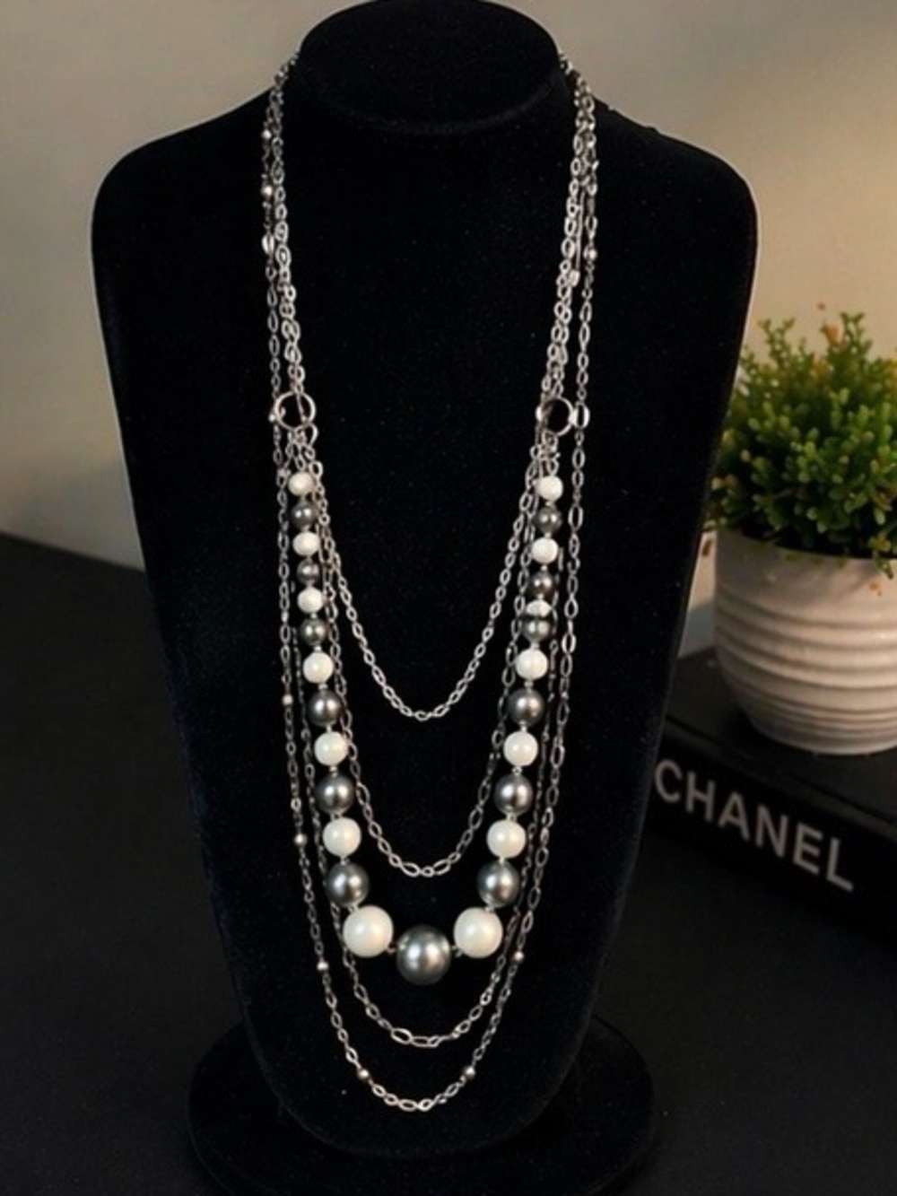 Vintage New York & Company
Silver White Multi-Strand Beaded Necklace Versatile